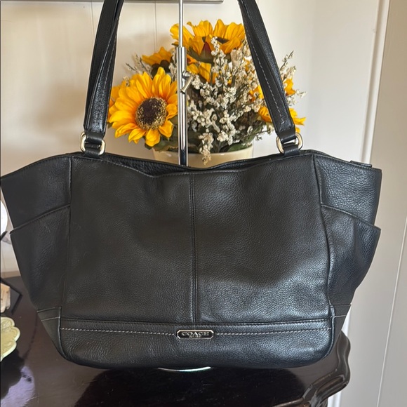 Coach Handbags - Coach Black Pebbled Leather Tote Bag Zipper